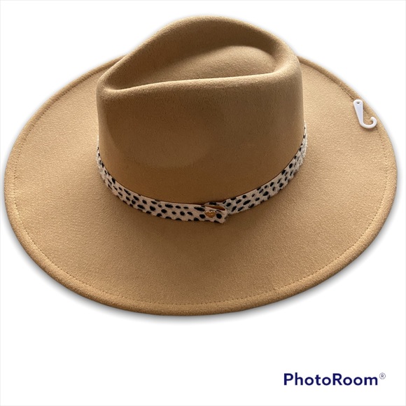 Juicy Couture Accessories - ♥️HOST PICK♥️JUICY COUTURE FEDORA HAT, CAMEL COLOUR WITH ANIMAL PRINT BAND